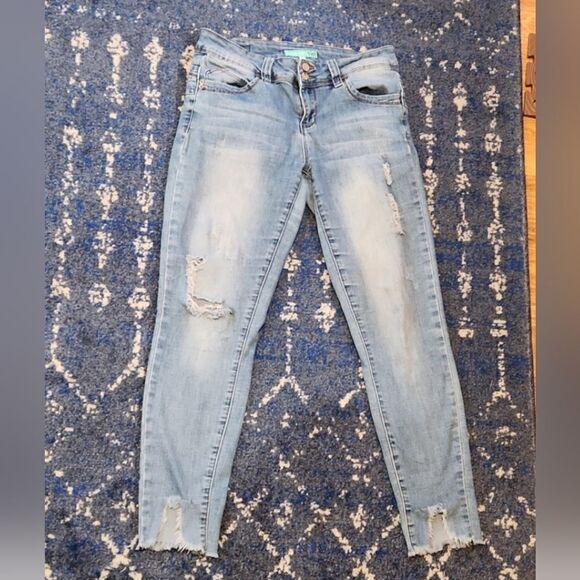 Ymi size 7 jeans distressed stretch frayed - Picture 9 of 9